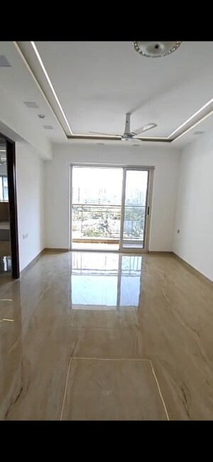 Room in 3 BHK Apartment at Juhu Residency, Juhu – for Rent