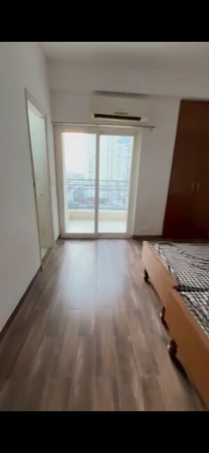 Room in 3 BHK Apartment at Ajnara Le Garden Phase II, Sector 16b Greater Noida – for Sale
