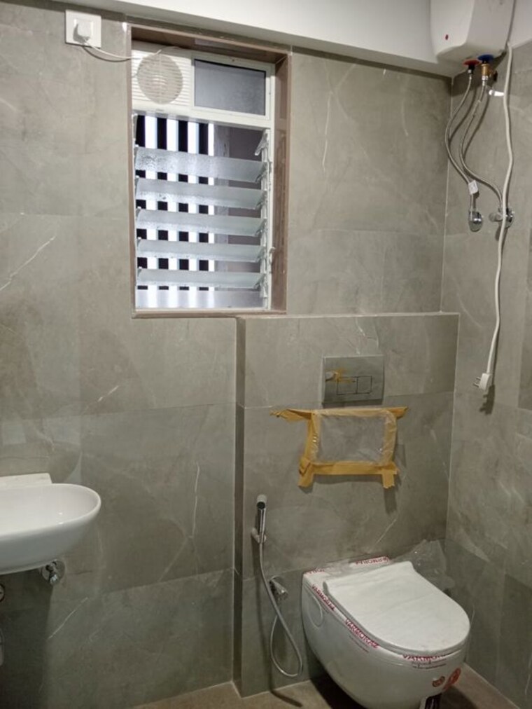 Bathroom, acharat-baug 3 Bedroom 1180 Sq.Ft. Apartment In Santacruz West Mumbai 10251765