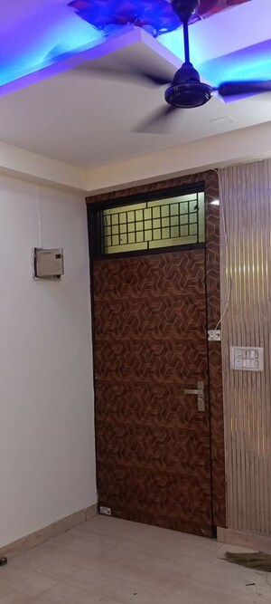 Room in 2 BHK Builder Floor at Amrapali Vaishali, Vaishali Sector 3 – for Rent