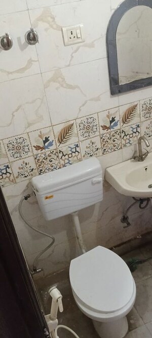 Bathroom in 2 BHK Builder Floor at Amrapali Vaishali, Vaishali Sector 3 – for Rent