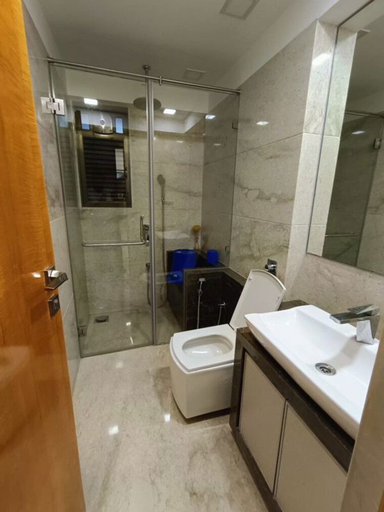 Attached Bathroom, khar west 3 Bedroom 1600 Sq.Ft. Apartment In Khar West Mumbai 10252125