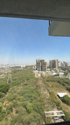 Master Bedroom in 2 BHK Apartment at Majestique Towers, Kharadi – for Rent