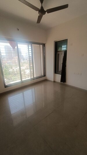 Room in 3 BHK Apartment at SSD Goregaon Pearl CHSL, Goregaon West – for Rent