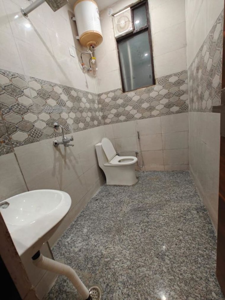 Bathroom, niti khand i 5 Bedroom 2970 Sq.Ft. Builder Floor In Niti Khand I Ghaziabad 10252203