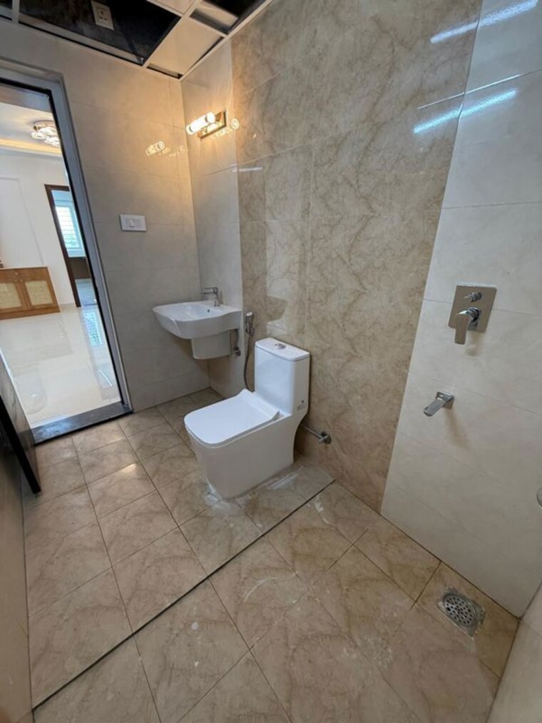 Bathroom, smr-vinay-iconia-hyderabad 3 Bedroom 2000 Sq.Ft. Apartment In Kondapur Hyderabad 10252471