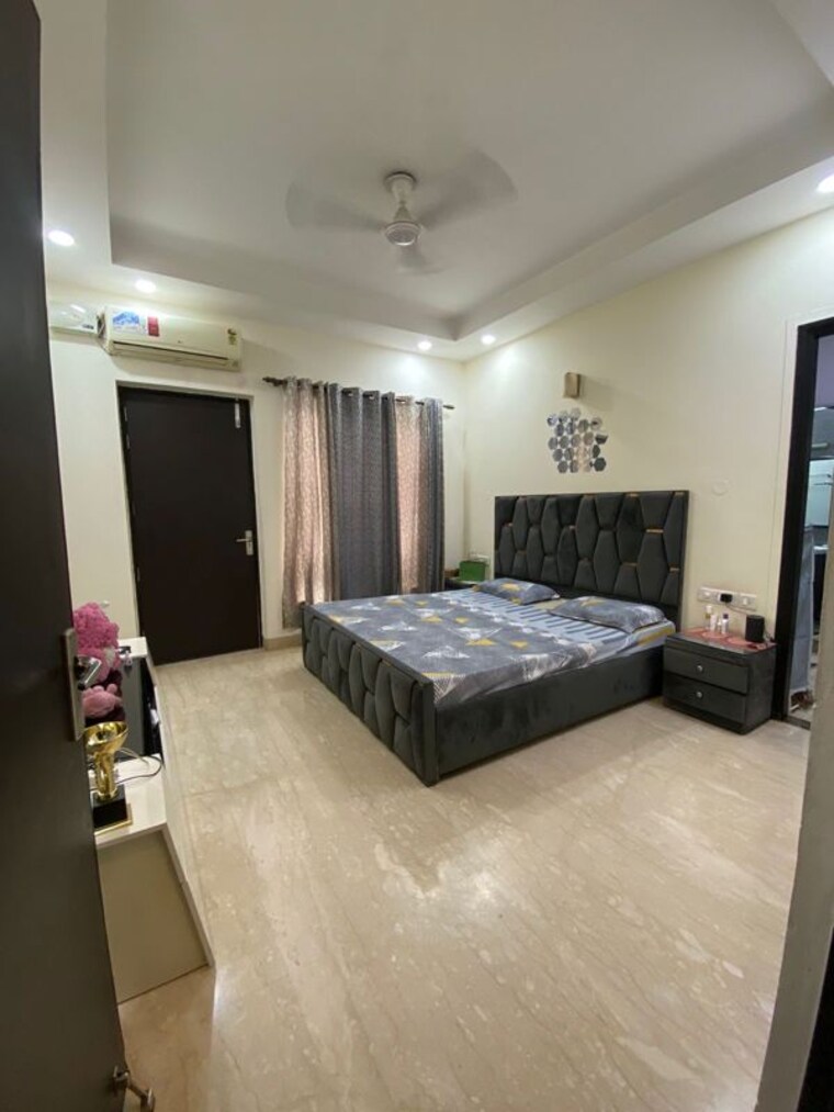 Bedroom, sector 52 2 Bedroom 150 Sq.Yd. Builder Floor In Sector 52 Gurgaon 10252503