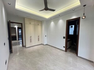 Room in 4 BHK Apartment at Safdarjung Enclave – for Rent