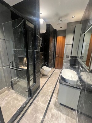 Bathroom in 4 BHK Apartment at Safdarjung Enclave – for Rent