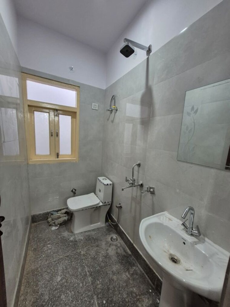 Bathroom, nawada 3 Bedroom 50 Sq.Yd. Builder Floor In Nawada Delhi 10252617
