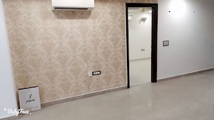 Room in 4 BHK Apartment at Emaar MGF The Palm Drive Villas, Sector 66 – for Rent