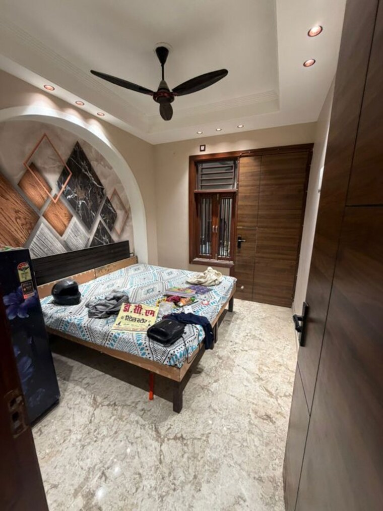  Parking, uttam nagar 1.5 Bedroom 25 Sq.Yd. Builder Floor In Uttam Nagar Delhi 10252746
