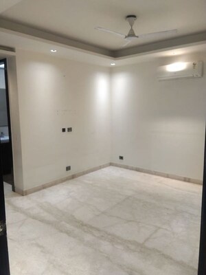 Room in 3 BHK Apartment at Panchsheel Enclave – for Rent