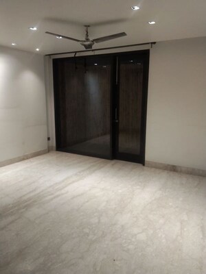 Room in 3 BHK Apartment at Panchsheel Enclave – for Rent