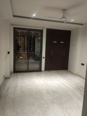 Room in 3 BHK Apartment at Panchsheel Enclave – for Rent