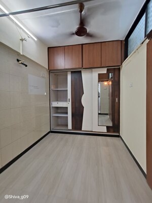 Room in 1 BHK Apartment at Kabir Ashram Apartment, Lower Parel – for Rent