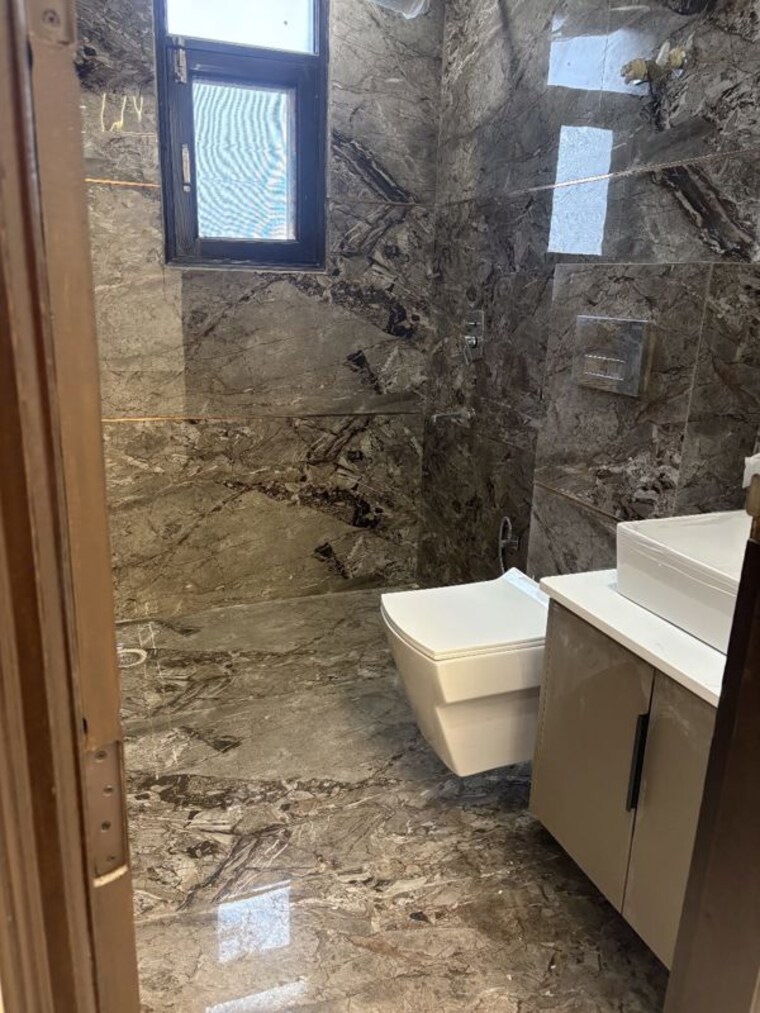 Bathroom, nawada 3 Bedroom 100 Sq.Yd. Builder Floor In Nawada Delhi 10252889