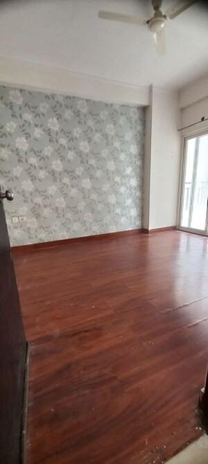 Room in 2 BHK Apartment at Amaatra Homes, Sector 10 Greater Noida – for Rent