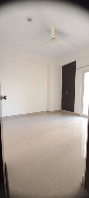 Room in 2 BHK Apartment at Amaatra Homes, Sector 10 Greater Noida – for Rent