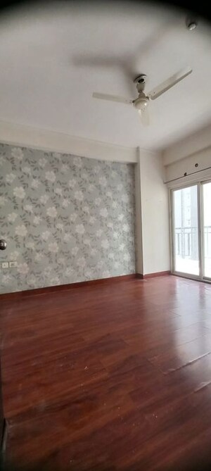 Room in 2 BHK Apartment at Amaatra Homes, Sector 10 Greater Noida – for Rent