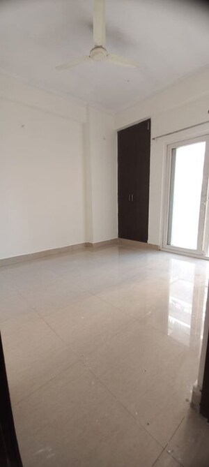 2 BHK Apartment For Rent in Amaatra Homes, Sector 10 Greater Noida