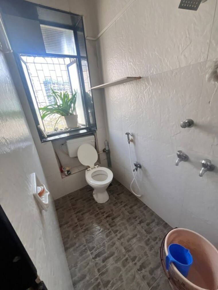 Bathroom, seven bunglow 3 Bedroom 1600 Sq.Ft. Apartment In Seven Bunglow Mumbai 10252909