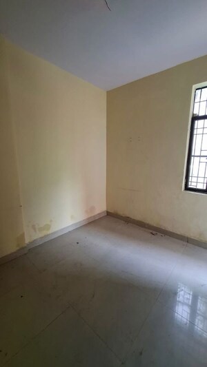 Room in 1.5 BHK Apartment at Sector 10 Greater Noida – for Rent