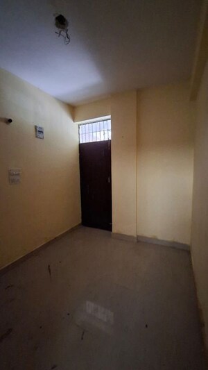 Room in 1.5 BHK Apartment at Sector 10 Greater Noida – for Rent