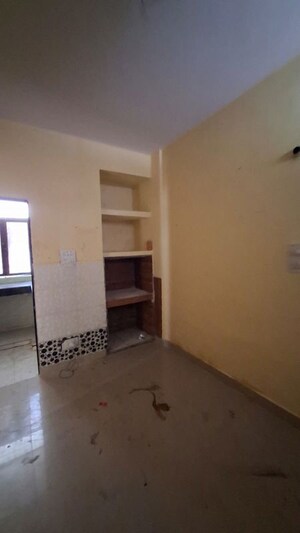 Room in 1.5 BHK Apartment at Sector 10 Greater Noida – for Rent