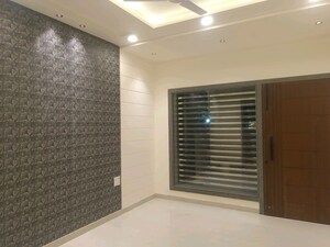 Room in 6+ BHK Independent House at Sector 45 – for Rent