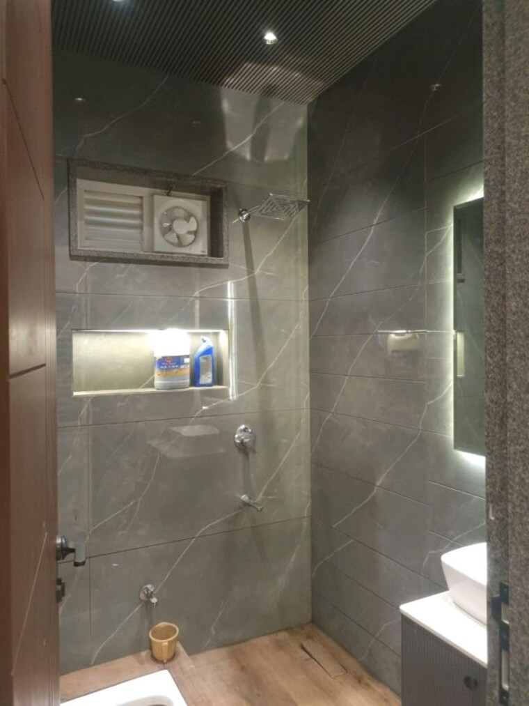 Bathroom, sector 45 6+ Bedroom 350 Sq.Ft. Independent House In Sector 45 Faridabad 10253050