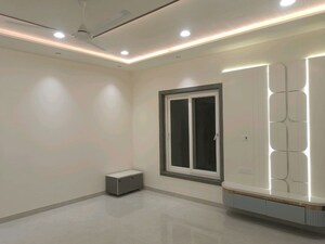 Room in 6+ BHK Independent House at Sector 45 – for Rent