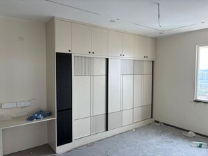 Room in 3 BHK Apartment at Aurobindo The Regent, Kondapur – for Rent