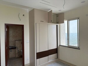 Room in 3 BHK Apartment at Aurobindo The Regent, Kondapur – for Rent