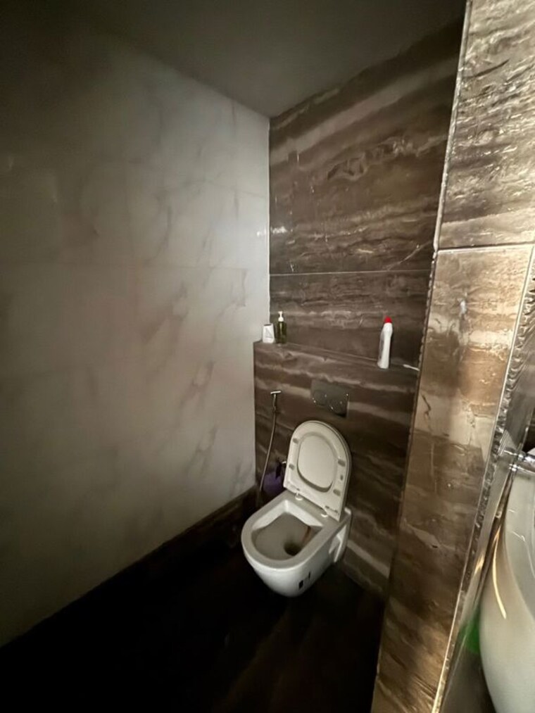 Bathroom, aba-cleo-gold 4 Bedroom 4455 Sq.Ft. Apartment In Sector 121 Noida 10253051