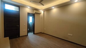 Room in 3 BHK Builder Floor at Sector 45 – for Rent