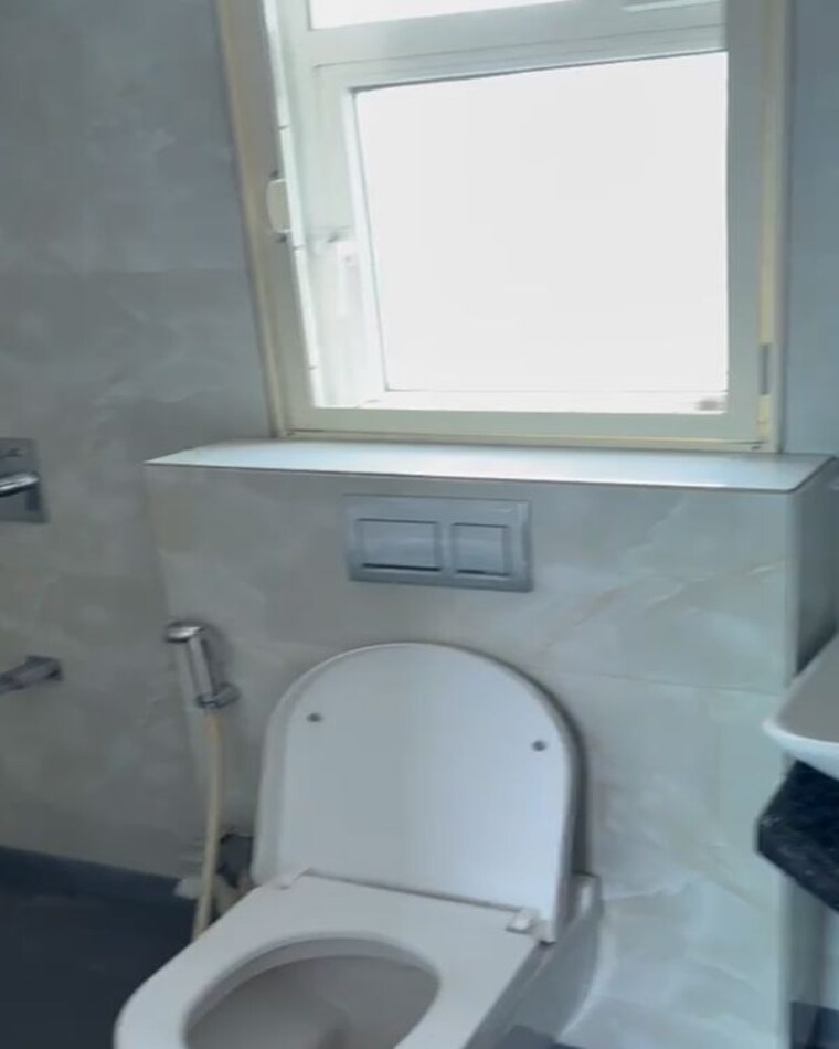 Bathroom, chembur 2 Bedroom 975 Sq.Ft. Apartment In Chembur Mumbai 10253163