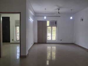 Room in 3 BHK Apartment at Signature Global City 81, Sector 81 – for Sale