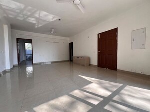 Room in 3 BHK Builder Floor at Nirvana Country – for Rent