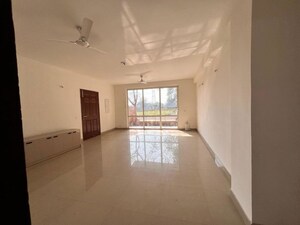 Room in 3 BHK Builder Floor at Nirvana Country – for Rent