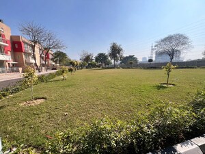 3 BHK Builder Floor – Garden View at Nirvana Country - for Rent