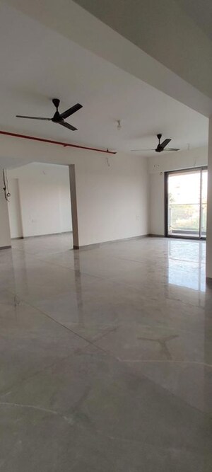 Room in 3 BHK Apartment at Hubtown Seasons, Chembur – for Rent