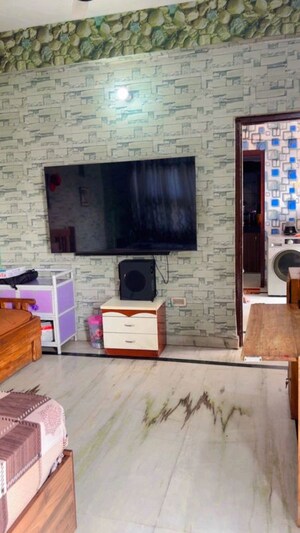 Room in 2 BHK Apartment at Boring Road – for Rent
