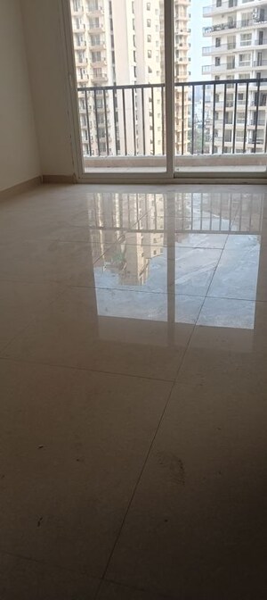 Room in 3.5 BHK Apartment at Amrapali Heartbeat City, Sector 107 – for Rent