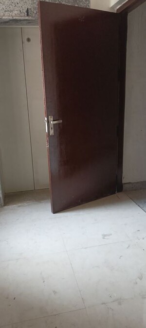 Room in 3.5 BHK Apartment at Amrapali Heartbeat City, Sector 107 – for Rent