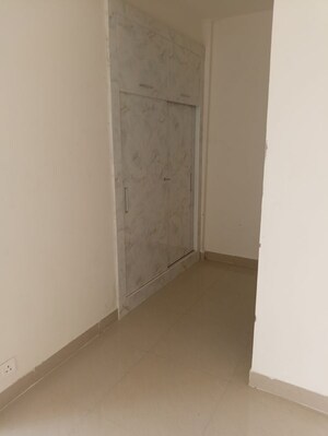 Room in 3.5 BHK Apartment at Amrapali Heartbeat City, Sector 107 – for Rent