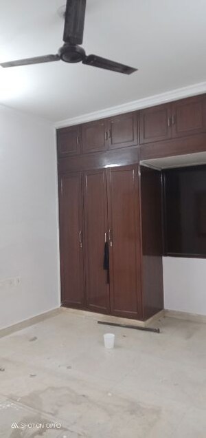 Room in 3 BHK Apartment at Vasant Kunj – for Sale