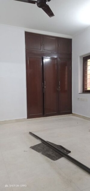 Room in 3 BHK Apartment at Vasant Kunj – for Sale