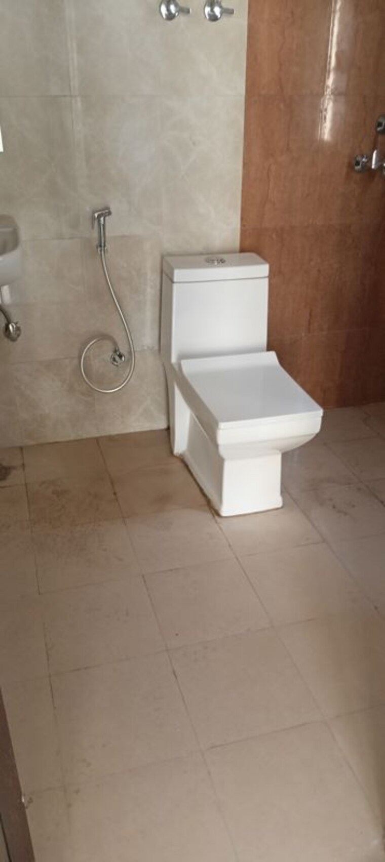 Bathroom, amrapali-heartbeat-city 3.5 Bedroom 2125 Sq.Ft. Apartment In Sector 107 Noida 10253806