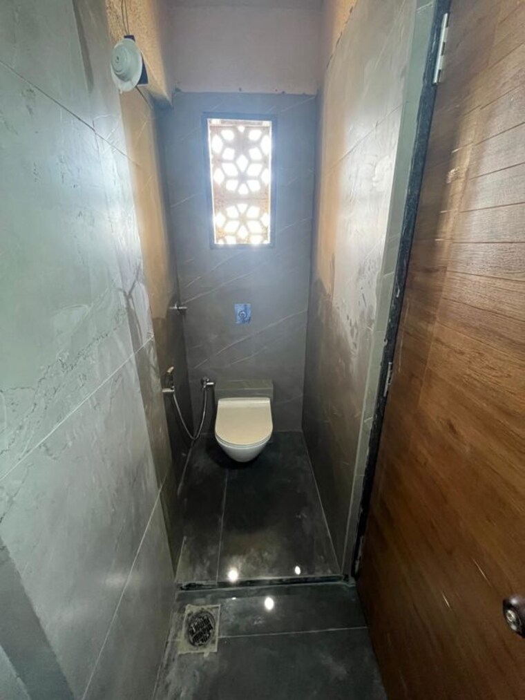 Bathroom, vaishali extension 2 Bedroom 984 Sq.Ft. Builder Floor In Vaishali Extension Ghaziabad 10253721